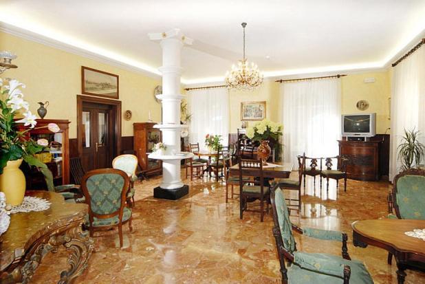 Hotel Palace Леванто Экстерьер фото