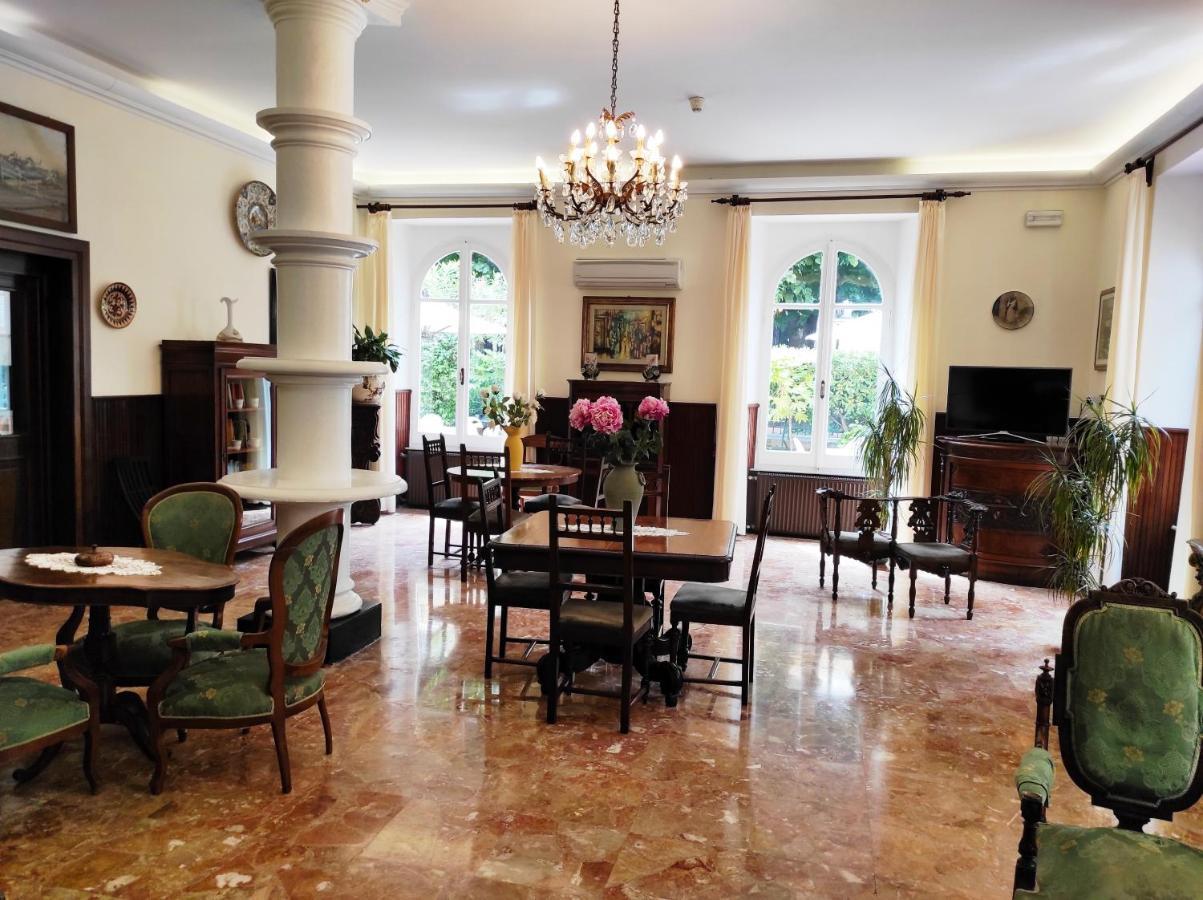 Hotel Palace Леванто Экстерьер фото